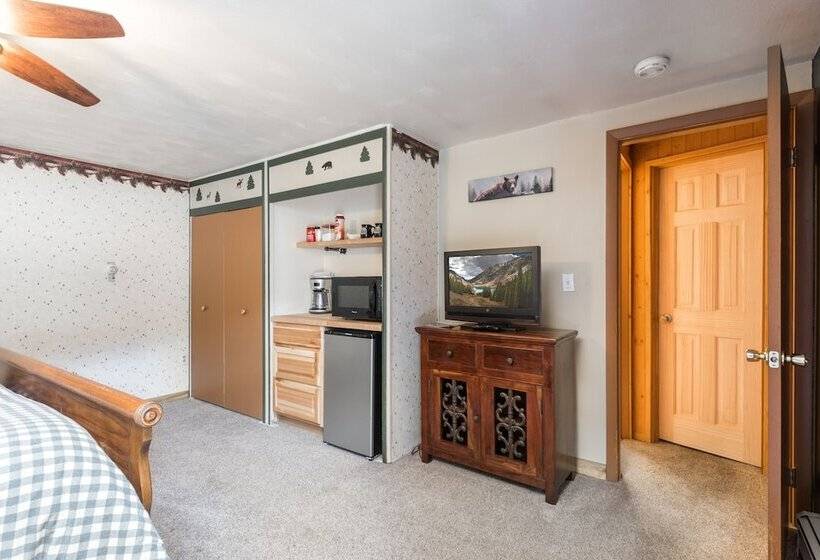 Номер Стандарт, 4 Seasons Inn On Fall River