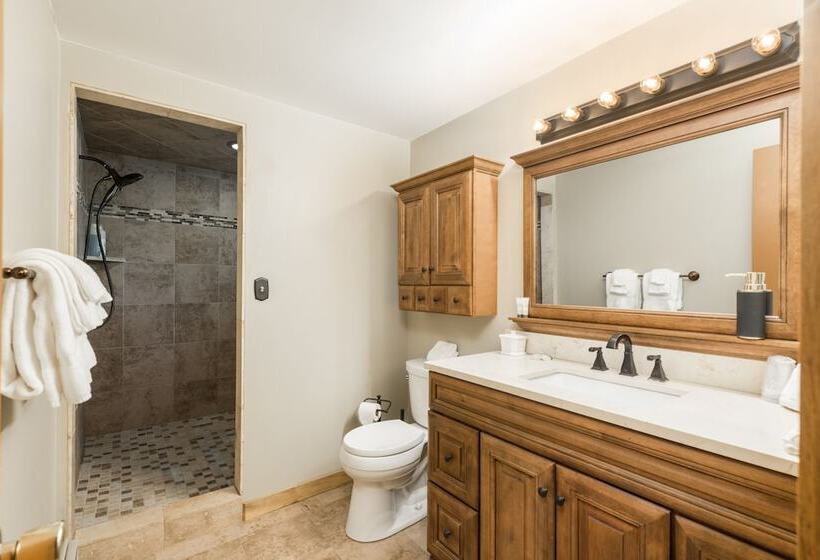 스탠다드 룸, 4 Seasons Inn On Fall River