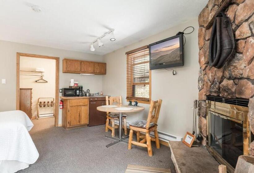 Люкс с гидромассажем, 4 Seasons Inn On Fall River