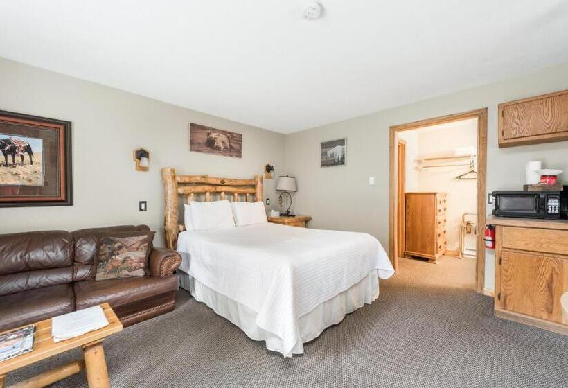 자쿠지 스위트, 4 Seasons Inn On Fall River