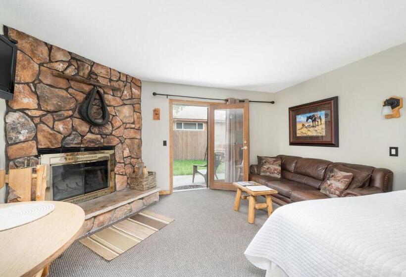 Люкс с гидромассажем, 4 Seasons Inn On Fall River