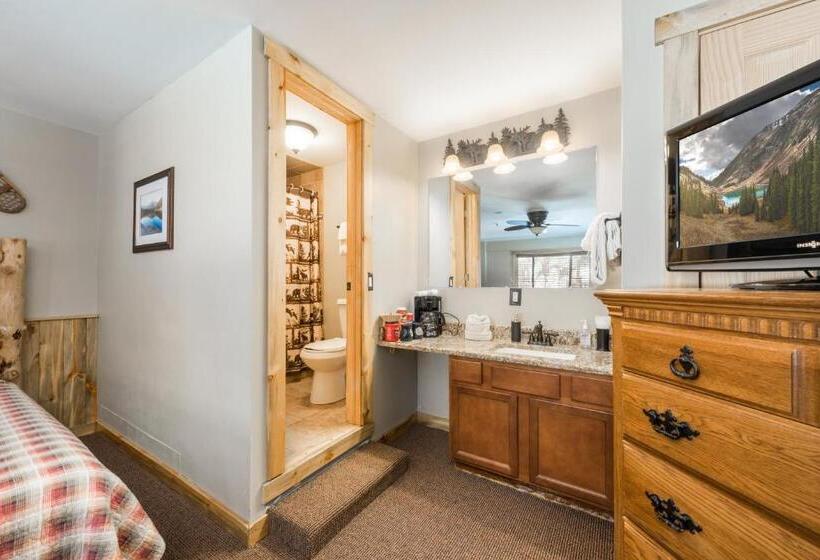 Номер Стандарт, 4 Seasons Inn On Fall River