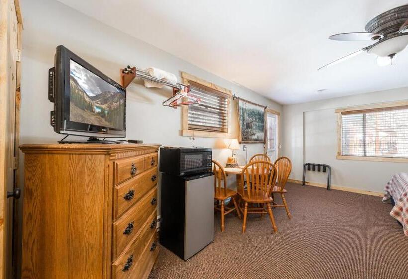 Номер Стандарт, 4 Seasons Inn On Fall River