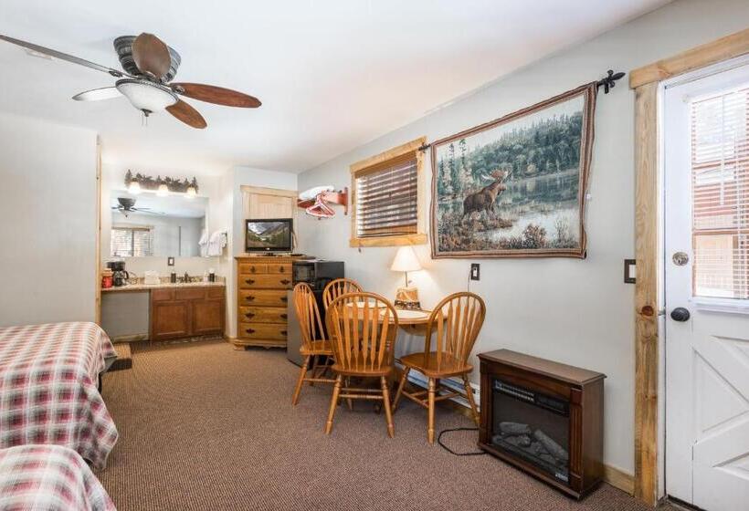 Номер Стандарт, 4 Seasons Inn On Fall River