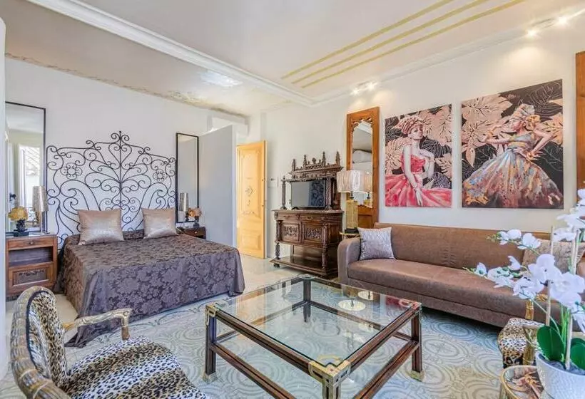 مجموعه ویستا شهر, El Petit Palauet