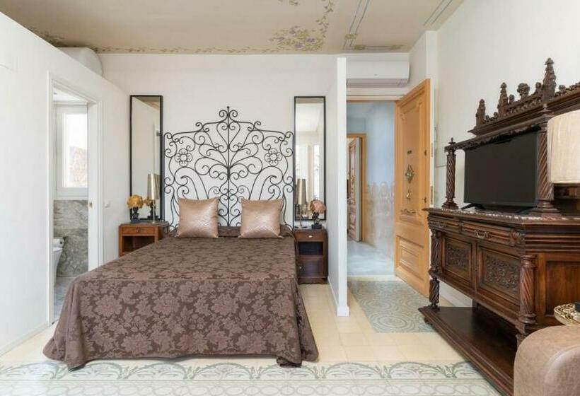 جناح مطل على المدينة, El Petit Palauet