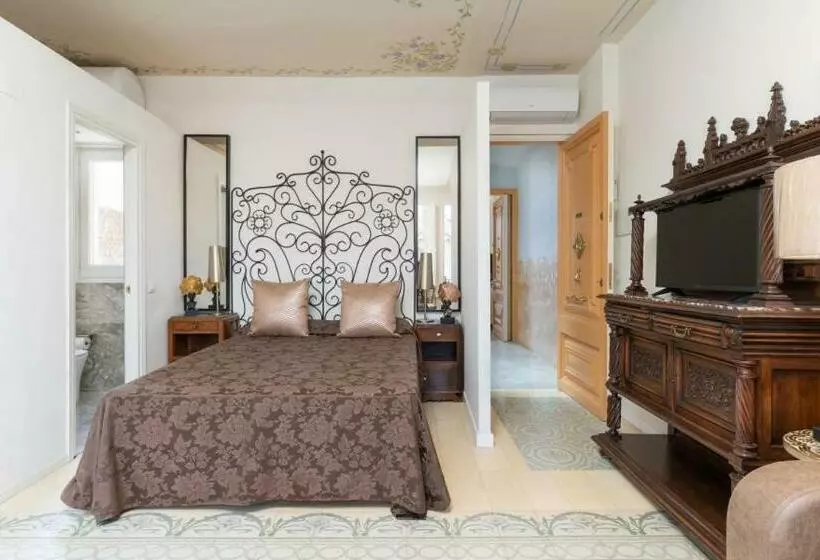 مجموعه ویستا شهر, El Petit Palauet