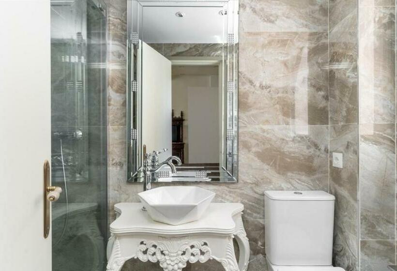 مجموعه ویستا شهر, El Petit Palauet