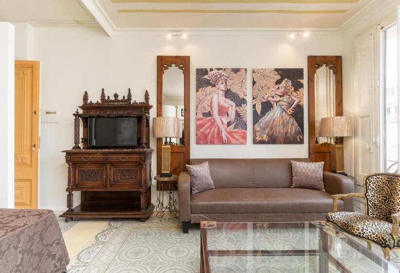 جناح مطل على المدينة, El Petit Palauet