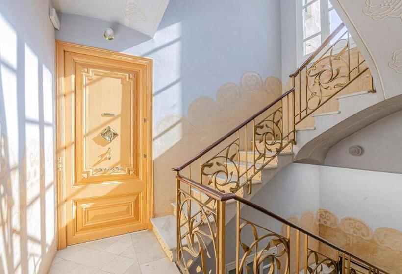 مجموعه ویستا شهر, El Petit Palauet