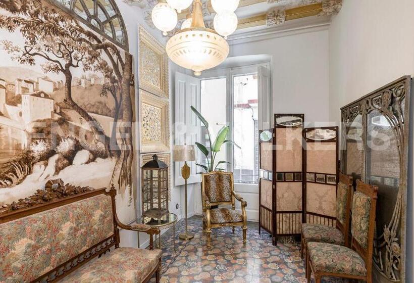 جناح مطل على المدينة, El Petit Palauet