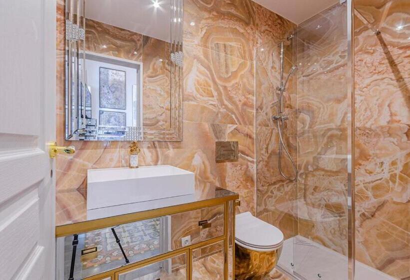 جناح مطلّ علي الحديقة, El Petit Palauet