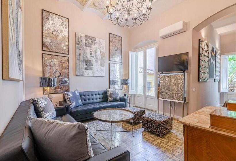 جناح مطلّ علي الحديقة, El Petit Palauet