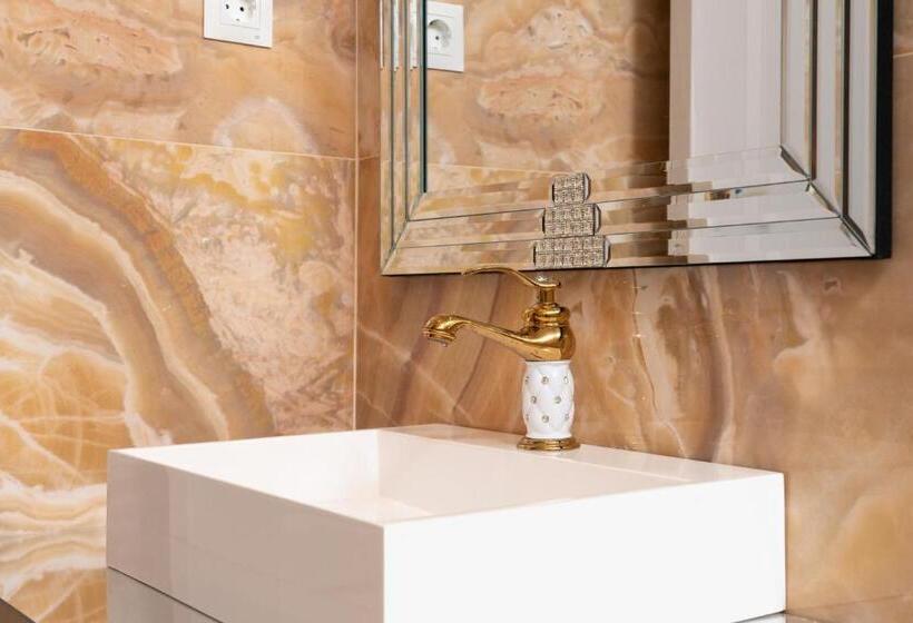 جناح مطلّ علي الحديقة, El Petit Palauet