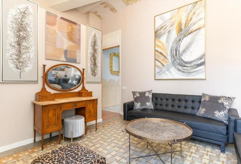 جناح مطلّ علي الحديقة, El Petit Palauet