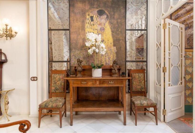 سوییت سوپریور, El Petit Palauet