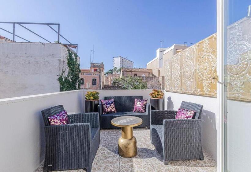 جناح جونيور مزوَّد بتراس, El Petit Palauet