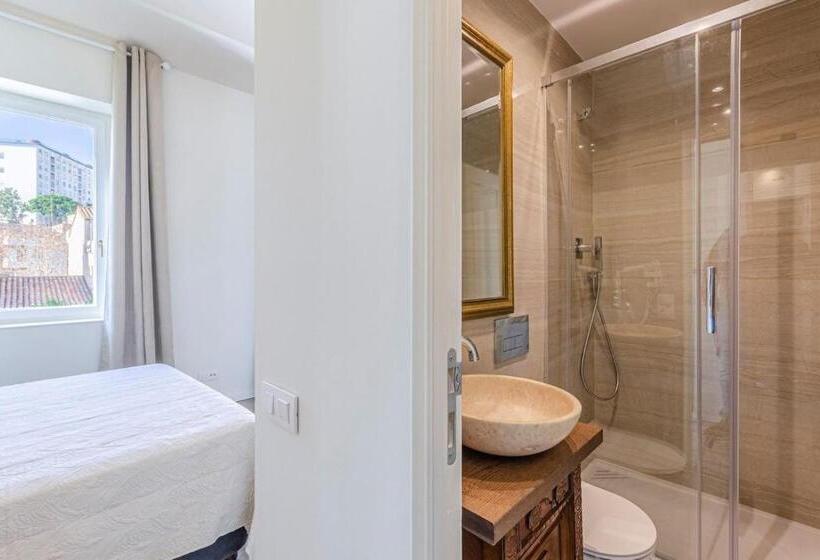 جناح جونيور مزوَّد بتراس, El Petit Palauet