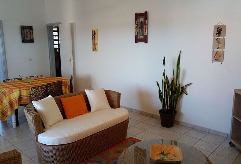 آپارتمان خانوادگی, Fanélie Location