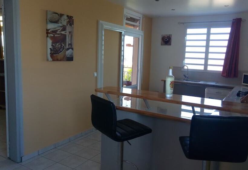 آپارتمان خانوادگی, Fanélie Location