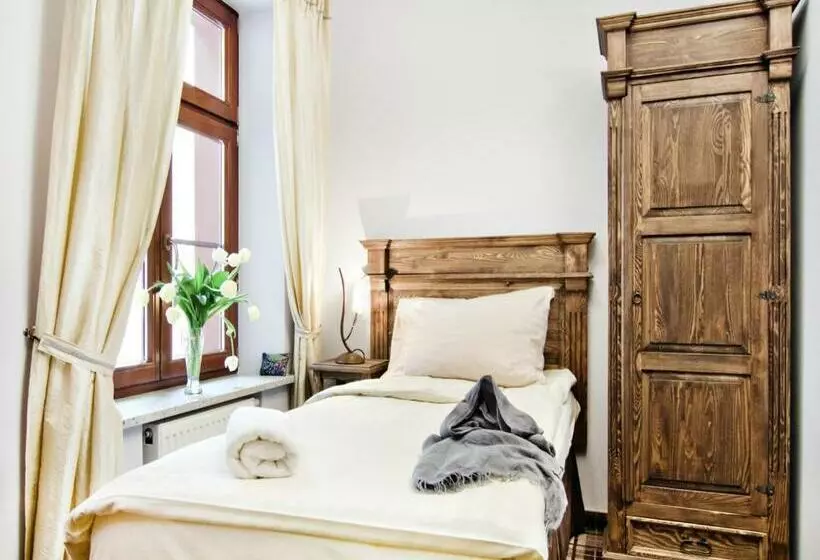 اتاق استاندارد یک نفره, Five Stars Bed&breakfast