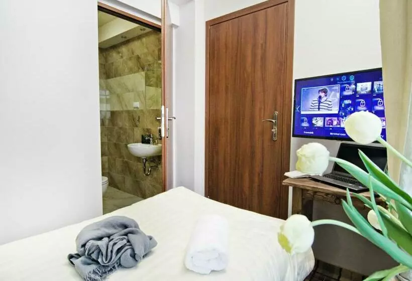 اتاق استاندارد یک نفره, Five Stars Bed&breakfast