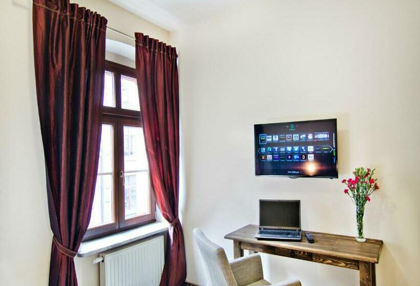 标准三人间, Five Stars Bed&breakfast