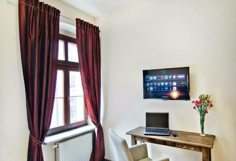 اتاق استاندارد سه نفره, Five Stars Bed&breakfast