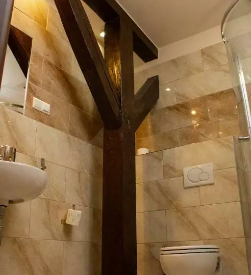 اتاق استاندارد سه نفره, Five Stars Bed&breakfast