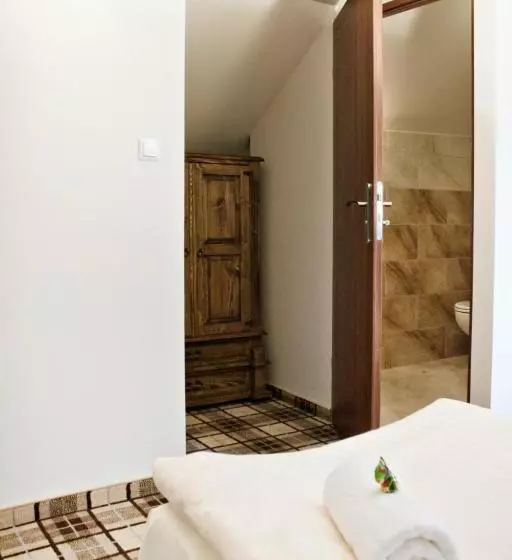 اتاق استاندارد چهار تخته, Five Stars Bed&breakfast