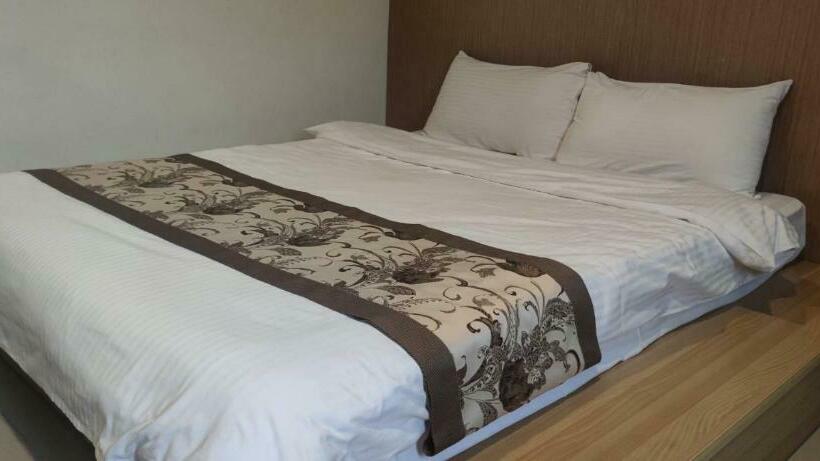 اتاق اکونومی, Fuga