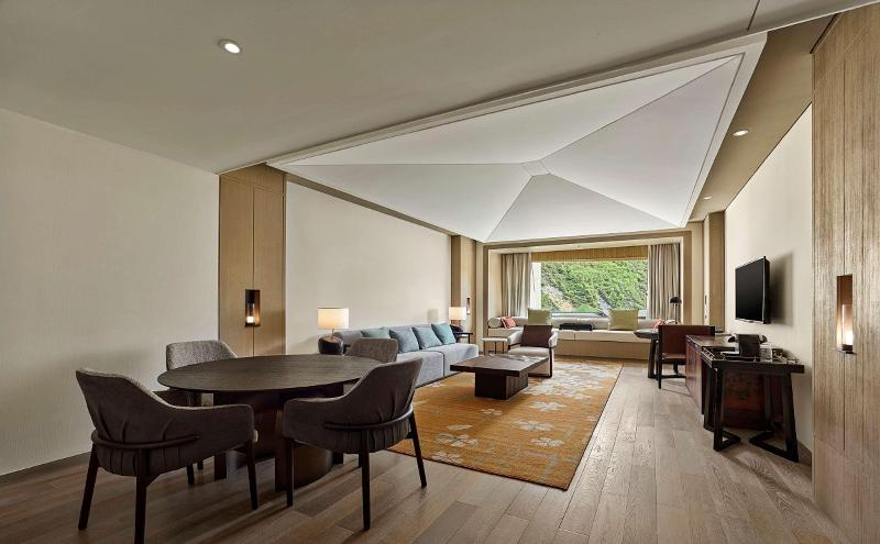 Люкс Deluxe Кровать Кинг, Hilton Jiuzhaigou Resort