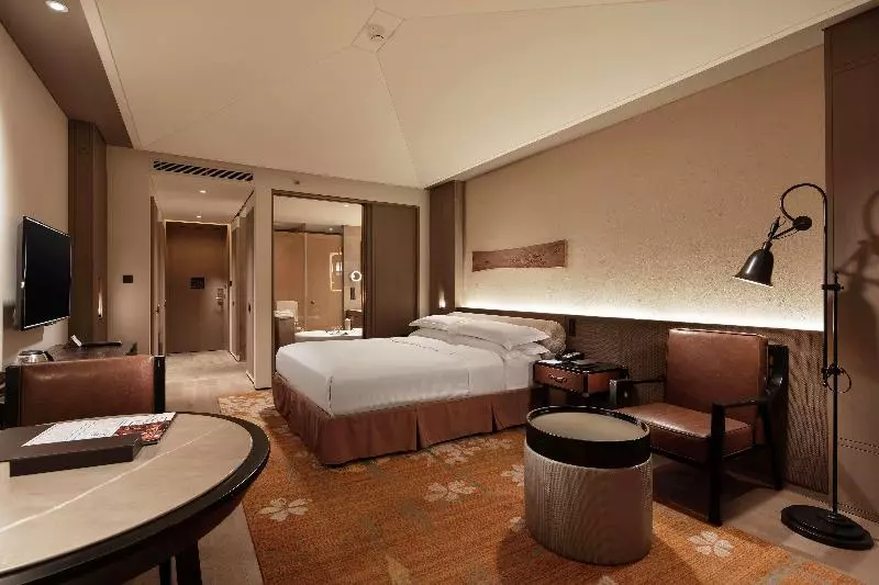 バルコニー付きデラックスルーム, Hilton Jiuzhaigou Resort