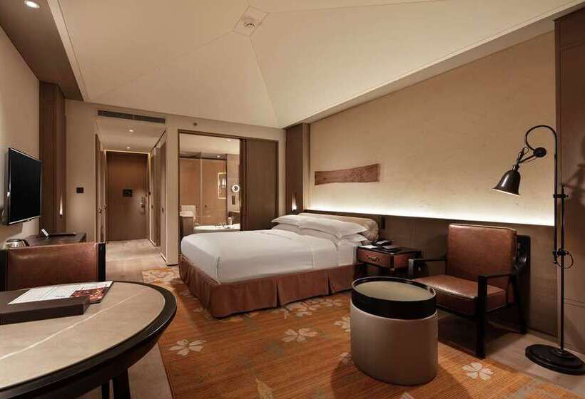 اتاق لوکس با تخت بزرگ, Hilton Jiuzhaigou Resort