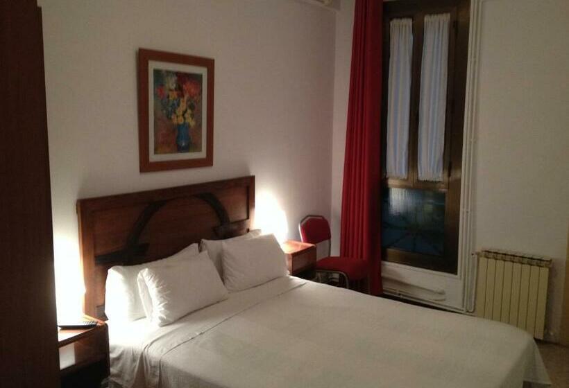 اتاق استاندارد, Hostal Absolut Stay