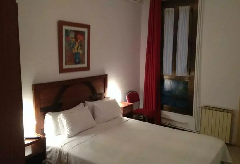 اتاق استاندارد, Hostal Absolut Stay