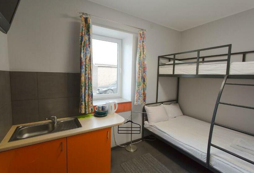 Quarto Triplo Estandar, Hostel Siennicka