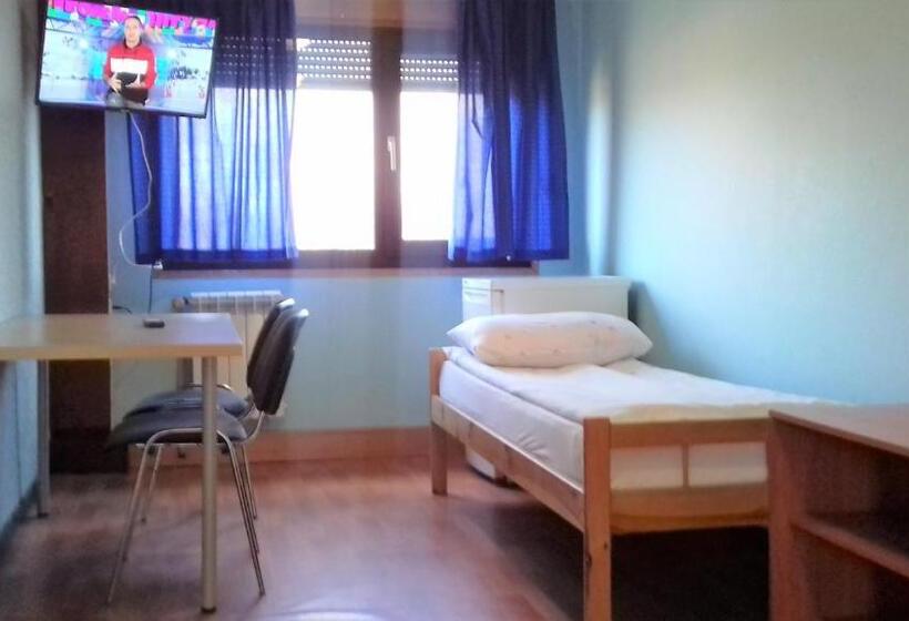 Quarto Estandar Banheiro Compartilhado, Hostel Siennicka