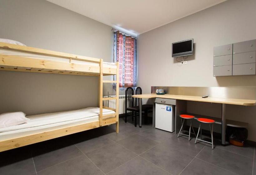 Quarto Estandar Banheiro Compartilhado, Hostel Siennicka
