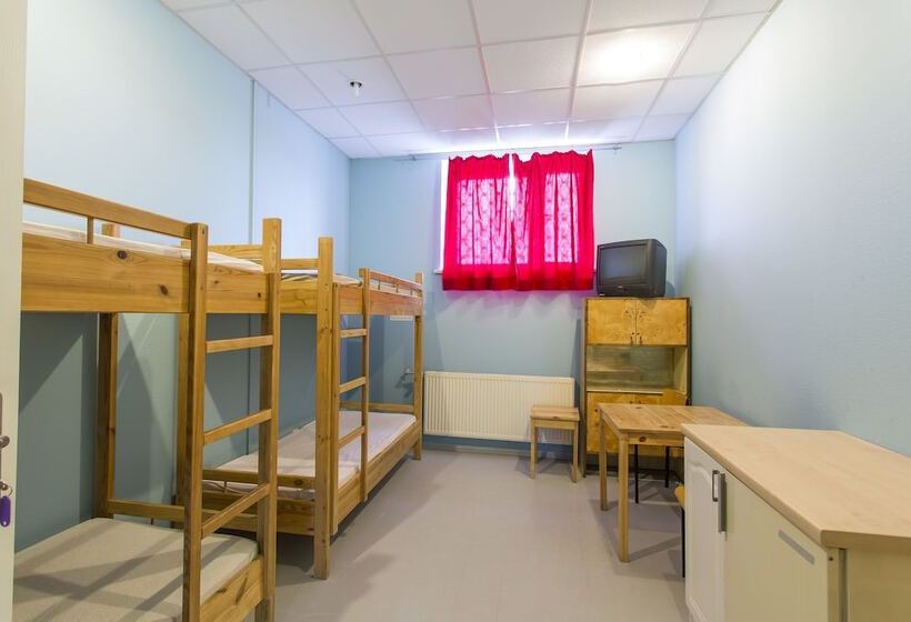 Quarto Quadruplo Estandar Banheiro Compartilhado, Hostel Siennicka