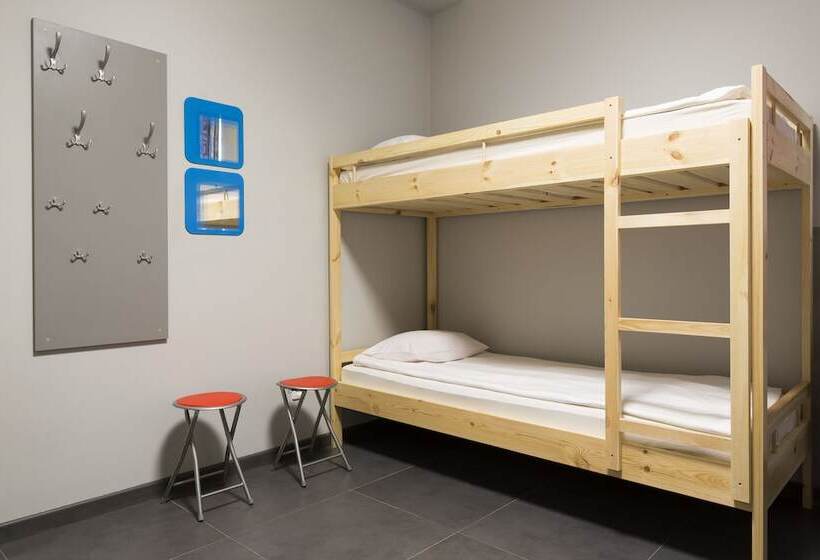 Quarto Quadruplo Estandar Banheiro Compartilhado, Hostel Siennicka