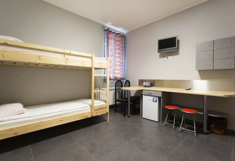 Quarto Estandar Banheiro Compartilhado, Hostel Siennicka