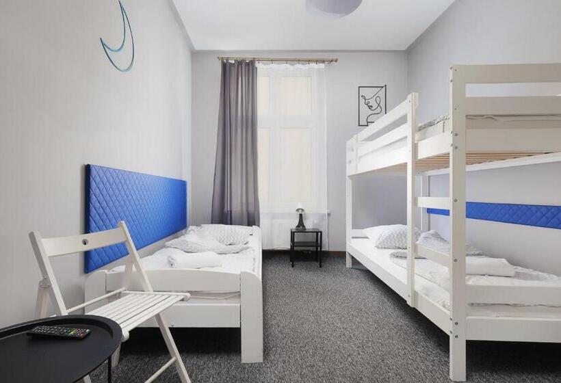 Номер Стандарт Трехместный, Moon Hostel Kraków