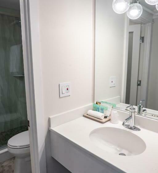 غرفة قياسية سرير كينج, Pelham House Resort