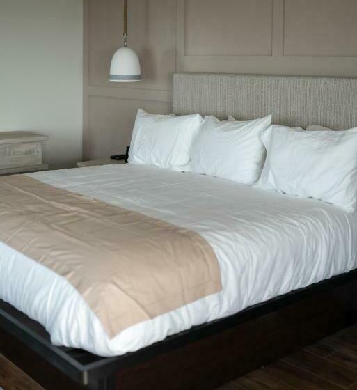 غرفة ديلوكس سرير كينج, Pelham House Resort