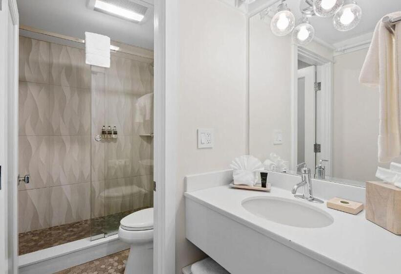 غرفة قياسية سرير كينج, Pelham House Resort