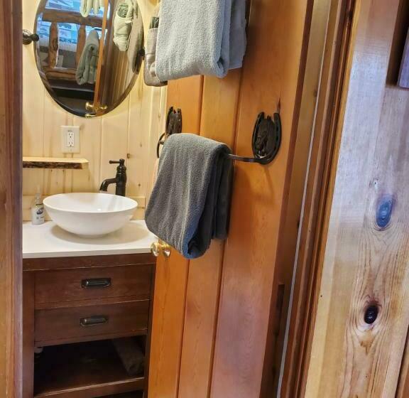 בקתה, Pine Haven Resort