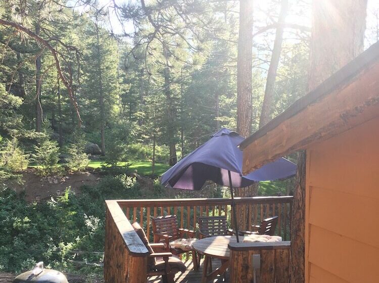 בקתה, Pine Haven Resort