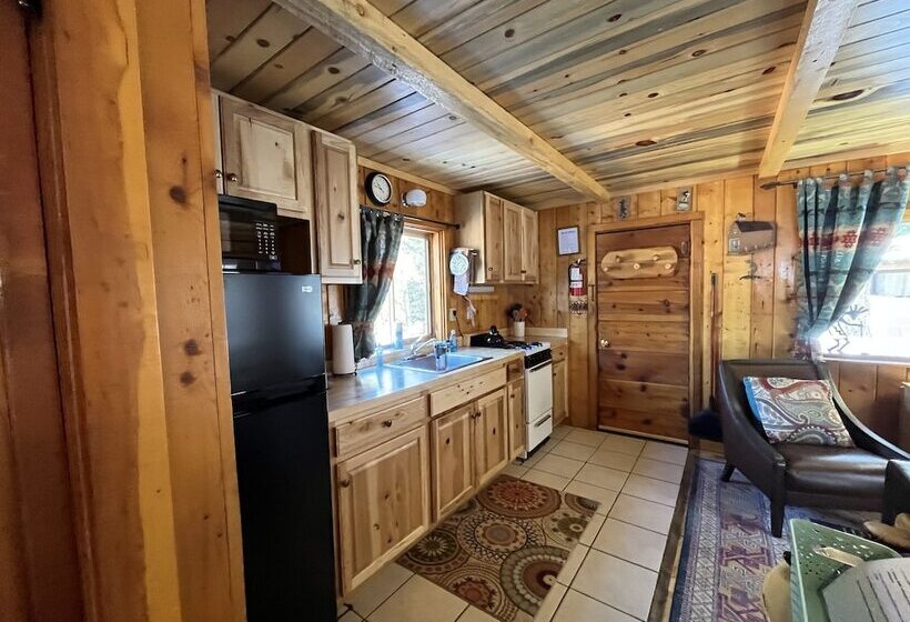 בקתה, Pine Haven Resort