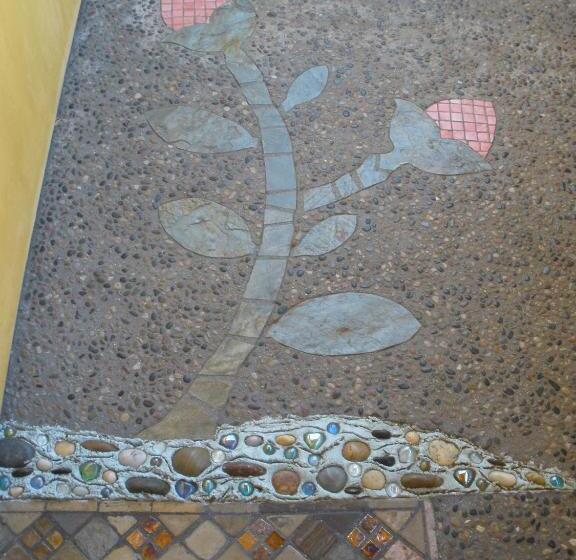 جناح بغرفتي نوم, Secret Garden Inn